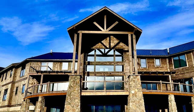 Sunset Ranch ~ Stunning 8 bdrm 10 bath Home on Private Dude Ranch