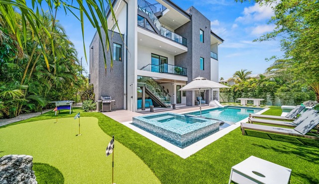 Sunset Reflections | LUXURY Home, Private Pool, Spa, Rooftop, Game Room, and MORE!