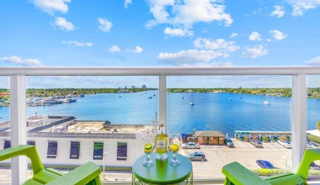 Sunset Relaxation |Modern Apartment| Pool| Gym