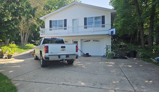 Sunset retreat. Charming 2-bedroom apartment with shared.pool n hot tub.