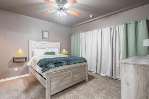 Sunset Retreat, Clean Modern 3BR, Garage, Near 191