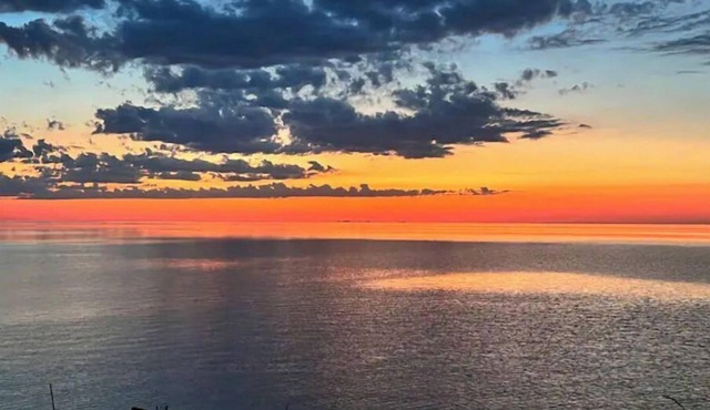 Sunset Retreat on Beautiful Lake Ontario