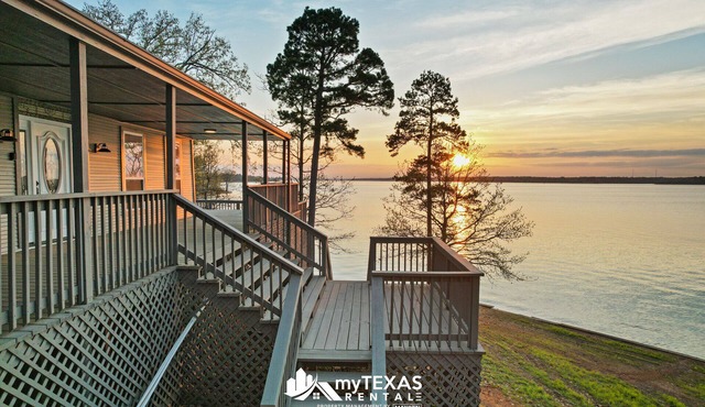 Sunset Retreat on Lake Bob Sandlin