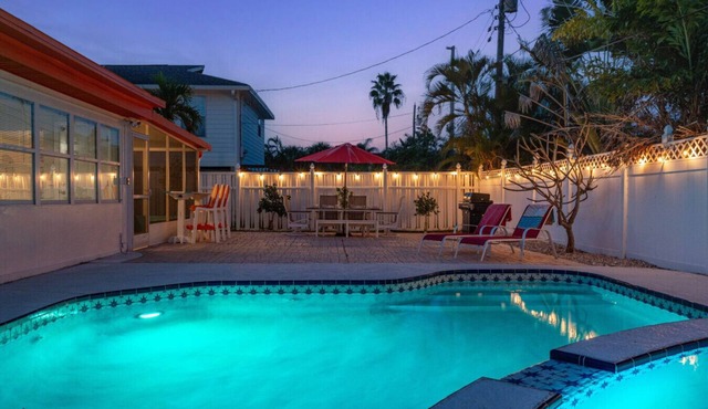 Sunset Retreat| Pool Oasis,Walk to Beach,Billiards
