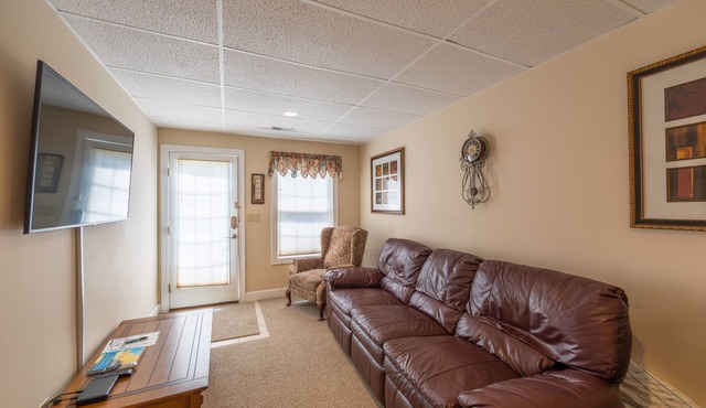 Sunset Ridge-2 Bedroom Apartment with Private Entrance