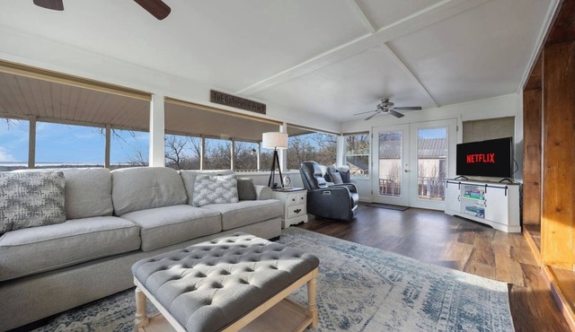 Sunset Ridge-Family Friendly Lake View Seclusion!