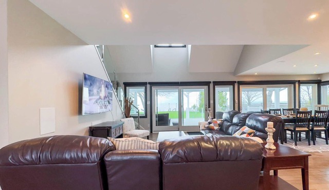 Sunset Ridge, Lakefront, King bed