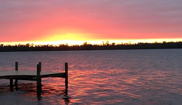 Sunset River Cottage on the Scenic St Johns River in Georgetown FL
