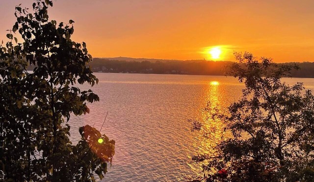 Sunset River Cottage -The perfect waterfront getaway!