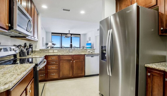 Sunset Royale | 2/2 Luxury Condo Marina View