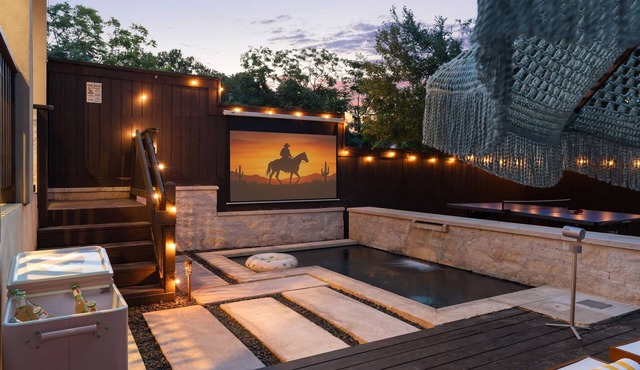 Sunset Saloon - Pool, Outdoor Theater & Ping Pong