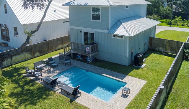 Sunset & Sand Retreat: Heated Pool - King Bed