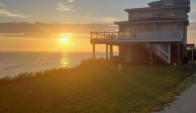 Sunset Serenity: 3500 sqft Waterfront Oasis On Private Beach - Sleeps 16