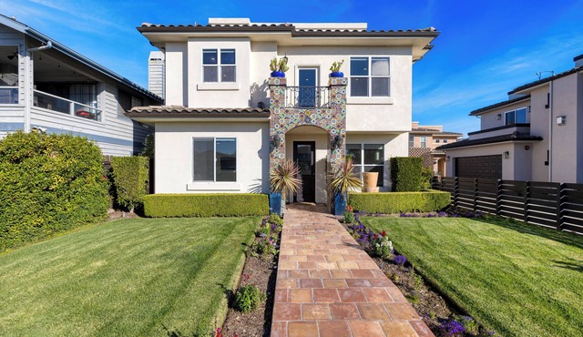 Sunset Serenity by AvantStay | Rooftop w/Hot Tub & Fire Pit, 3 Blocks to Beach!