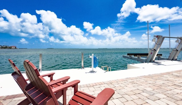 Sunset Serenity – 3BR Open Water Oasis On Summerland Key Boat Dockage, Stunning Views & Pet Friendly