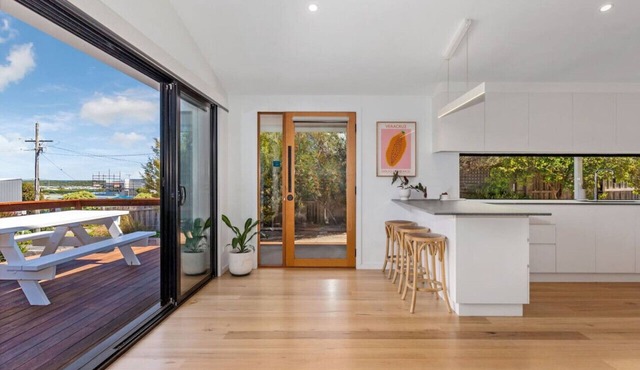 Sunset Shack - Sleeps 6 - Dog friendly!