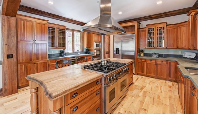 Sunset Shores | 3 docks | sleeps 38 | Renovations completed! Beach Area