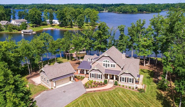 Sunset Shores - Luxury by B. Michael`s Escapes