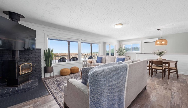 Sunset Shores - Ocean Front Family Retreat HOT TUB