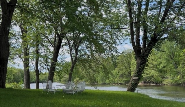 Sunset Shores - Private Riverfront Retreat
