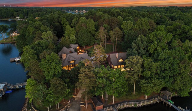 Sunset Shores Resort by AvantStay | Private Beach