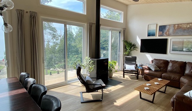 Sunset Shores Retreat - Close to Port Elgin and Kincardine - dog friendly