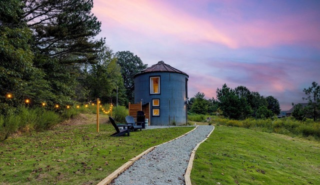 Sunset Silo at Natchez Trace