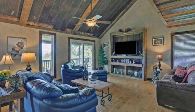 Sunset & Starry Retreat - Hot Tub, Game Room, Fire Pit, Pet Friendly