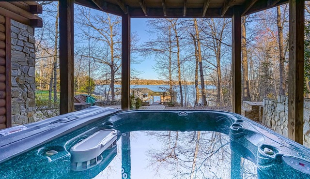 Sunset-Starshine - Inviting waterfront cabin with hot tub, kayaks