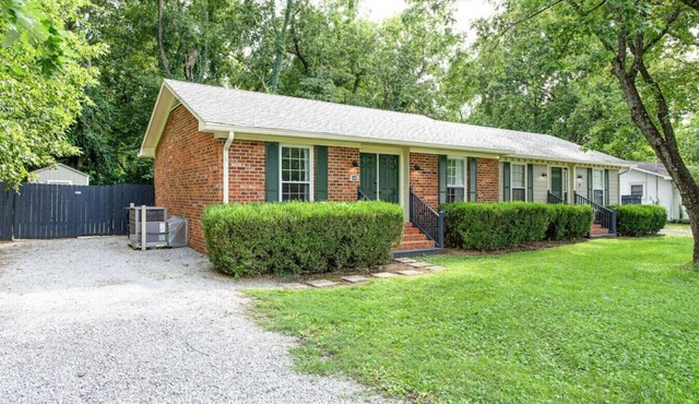 Sunset Stay: Pet-Friendly, 2bed, 1 bath