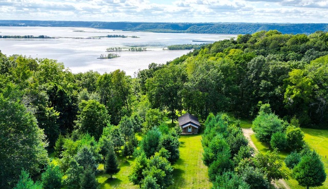 Sunset Studio, Amazing River Views, HOT TUB! New Listing!