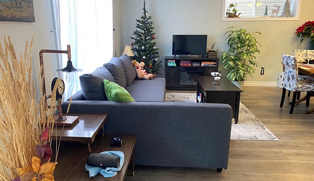 Sunset Suite - private walkout, free breakfast, luxury airjet tub, dog friendly!