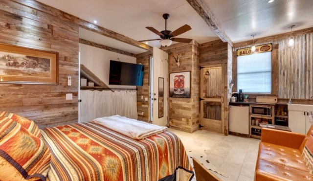 Sunset Summit - VIEWS Perfect Couples Retreat!