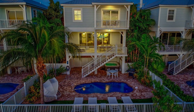 Sunset Tides - Luxury Waterfront Pool Home, 30' Dock