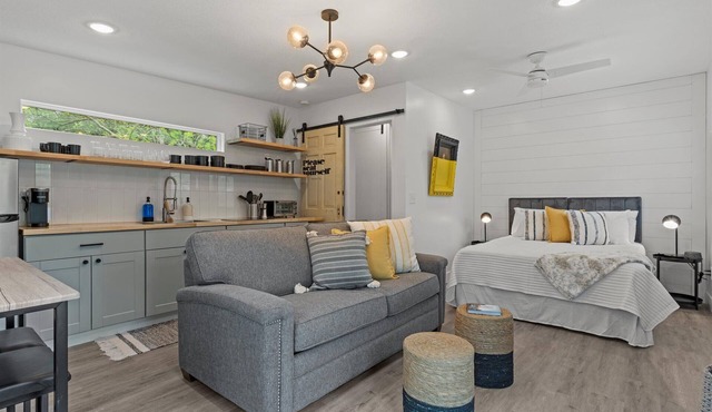 Sunset Tiny House at Linn Valley Lakes