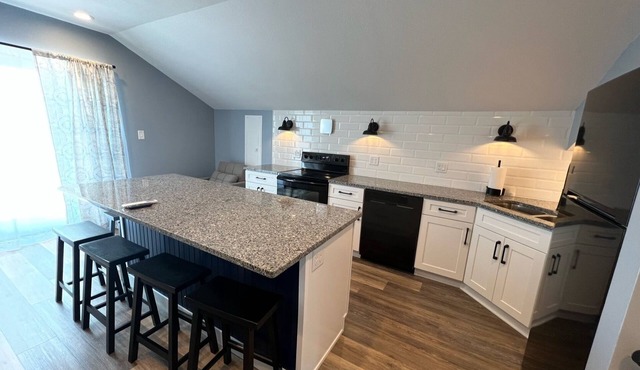 Sunset View Bayfront Cottage