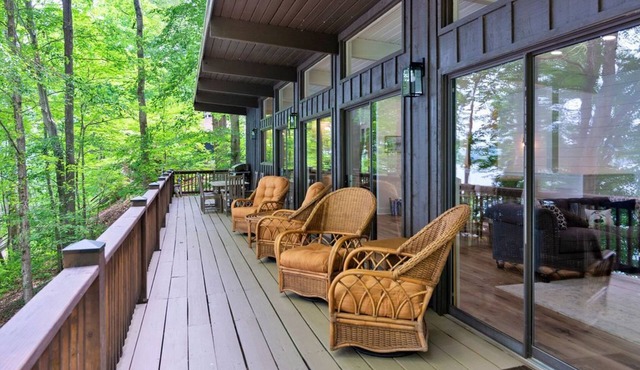 Sunset View Cottage-Waterfront Lakehouse, year-round deep water, Watts Bar Lake!