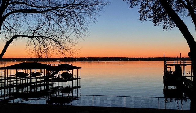 Sunset View, fully fenced yard, dog friendly