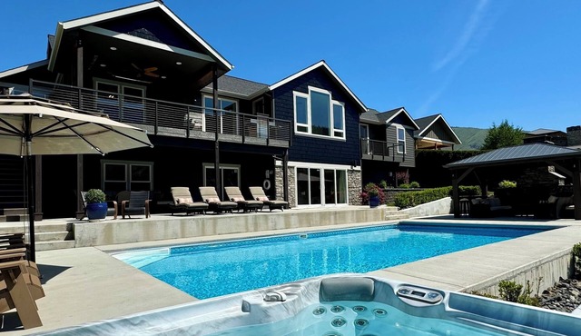 ~SUNSET VIEW LAKE HOUSE~ Lake front, dock on property, private pool & spa!