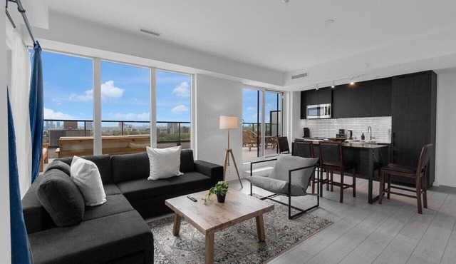 Sunset View - Luxury 2BR - 5 min to Exhibition Place