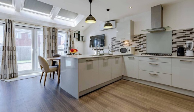 Sunset View-Luxury 2-Bed House Near Birmingham