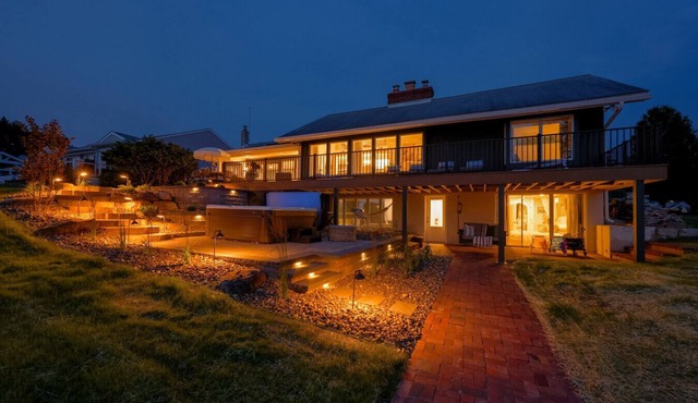 Sunset View Oasis Waterfront w Hot Tub