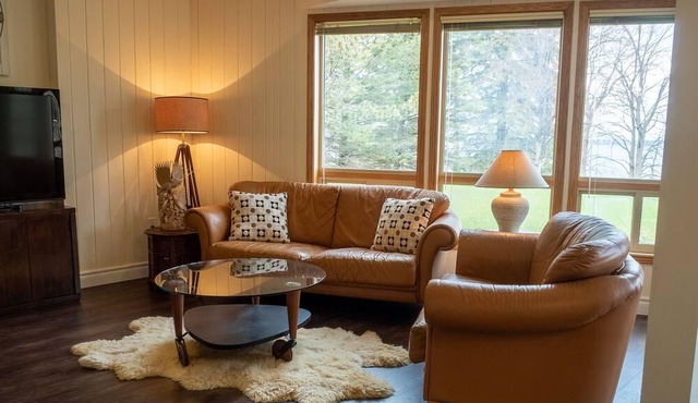 Sunset View-waterfront stay PEC