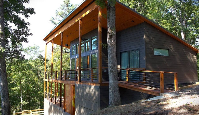 Sunset Views-Modern Lake Retreat