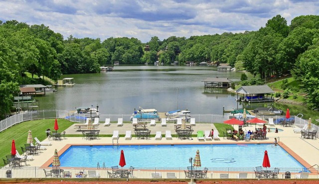 SUNSET VIEWS-Pristine WATERFRONT Penthouse Condo on SML- Boat Slip Available