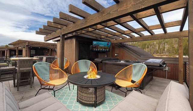 Sunset Views | Private Hot Tub | Games