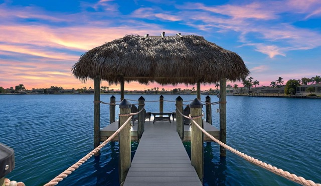 Sunset villa downtown Cape Coral