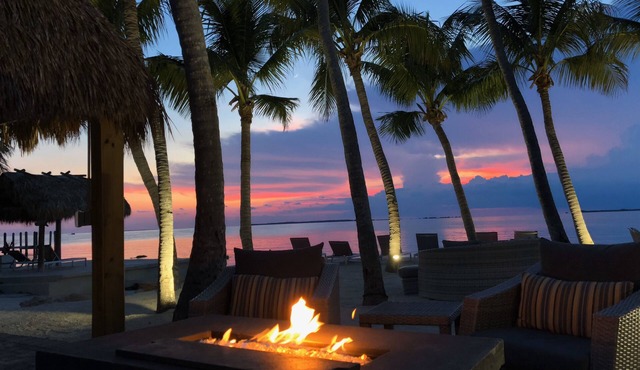 Sunset Villas: Bayfront Beach Compound *28 Night Min*