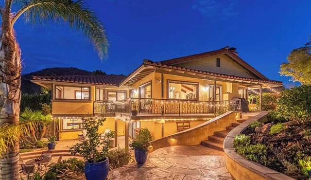 "Sunset Vista" - large house, resort yard, many amenities, sunset views