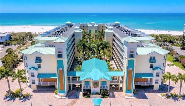 Sunset Vistas-Beach/Gulf FRONT unit, 2 bed/2 bath, Free Wi-Fi + Covered Parking